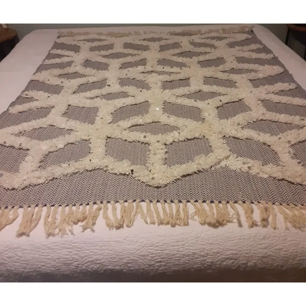Safavieh Woven Tasseled Embellished Chevron Luella Throw NOTE